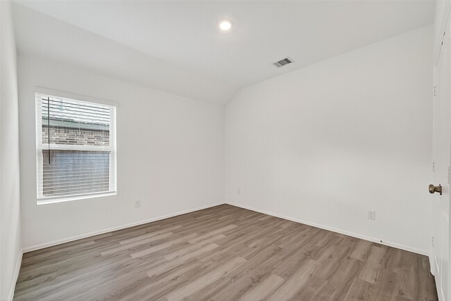 Building Photo - 19168 Pinewood Grove Trl