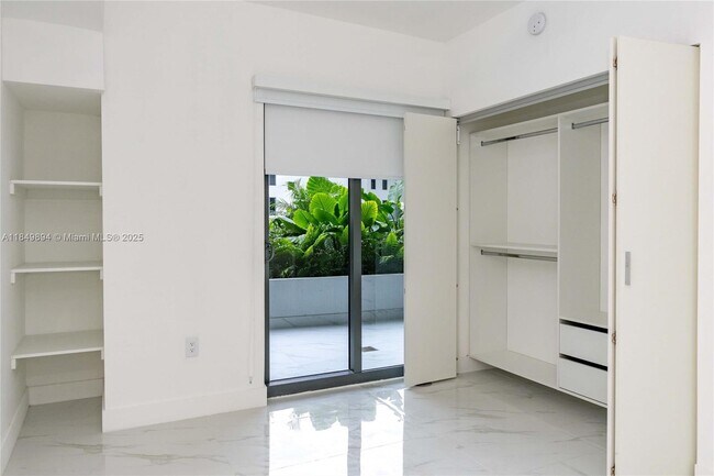 Building Photo - 700 NE 24th St