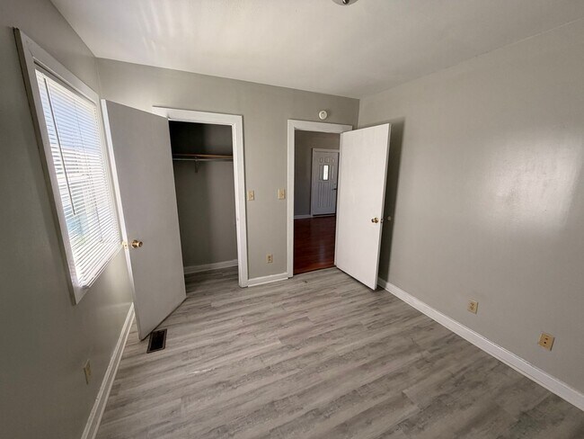 Building Photo - 2020 N Glenwood Ave