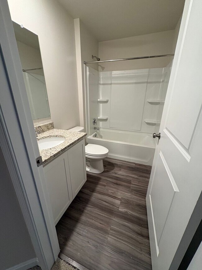 Building Photo - 3 Bedroom 2.5 Bath Townhouse Locust Run Northeastern SD