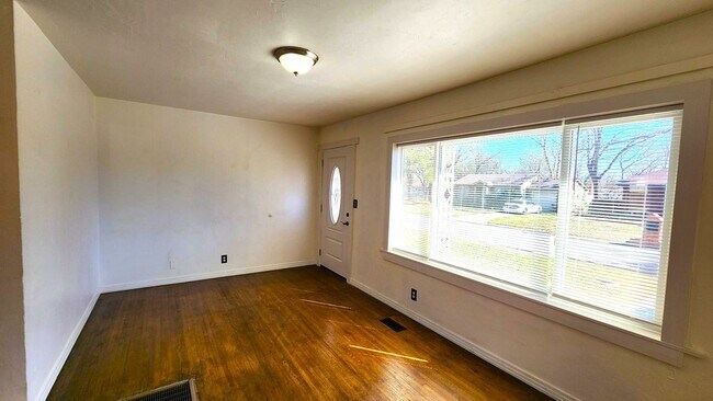 Building Photo - 3 BED 1 Bath Home Andys Sub Addition Bethany, OK