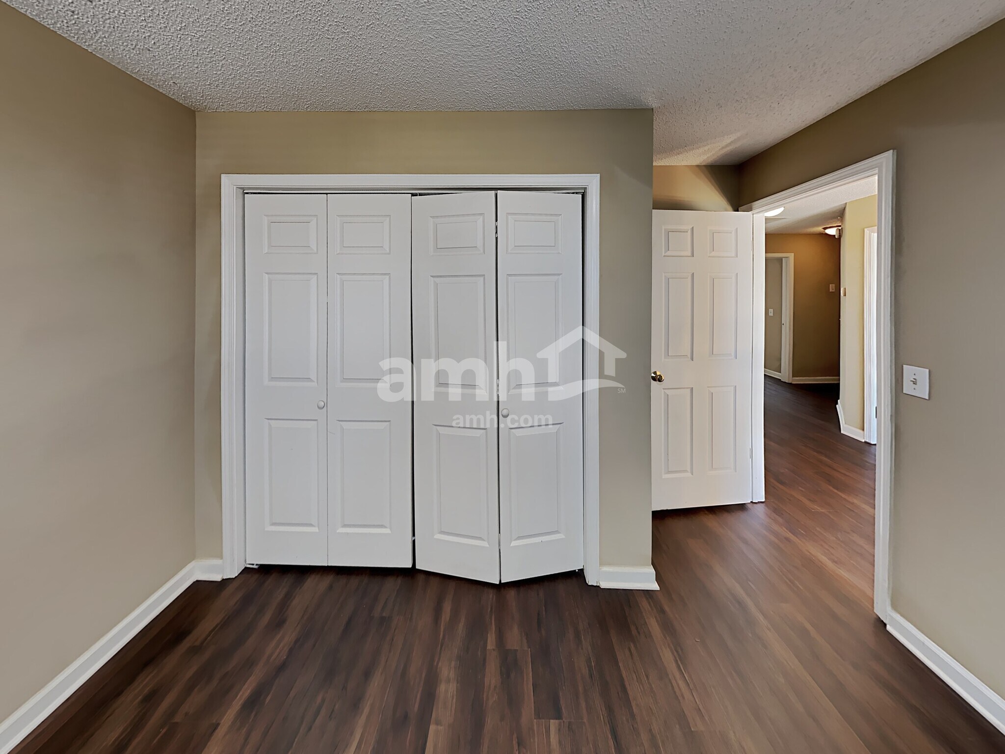 Building Photo - 6004 W Rosie Ln SE