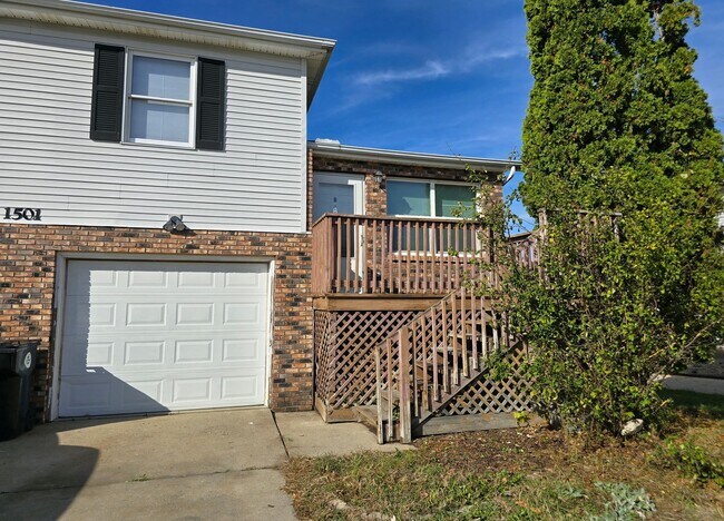 Primary Photo - 1501 Northbrook Dr