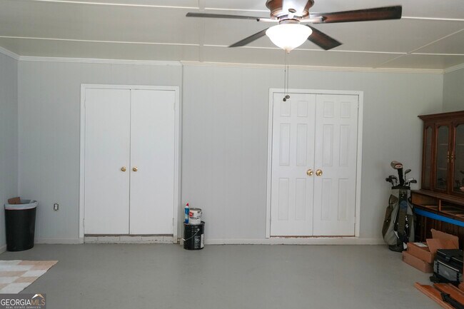 Building Photo - 307 Pinewood Dr