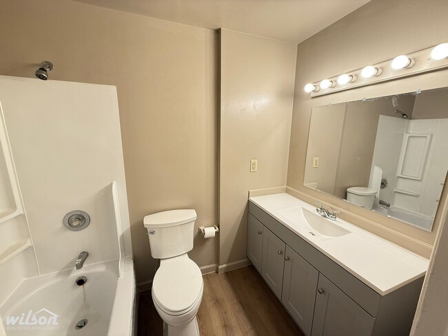 Building Photo - Spacious 3-Bedroom - 2-Bath Home with Bonu...