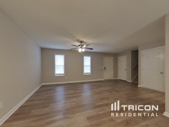 Building Photo - 372 River Trace Dr