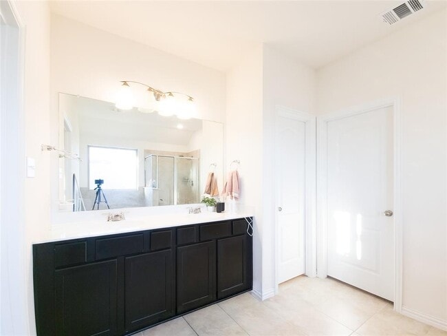 Building Photo - 627 Pheasant Hill Ln