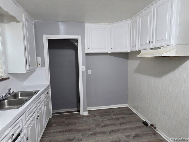 Building Photo - 16647 Rossini Dr