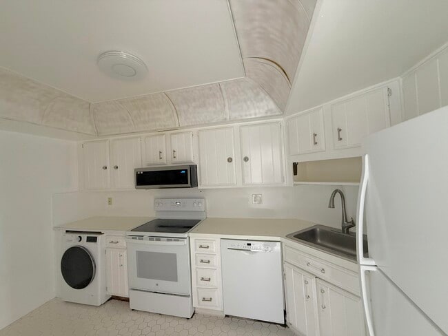 Building Photo - 2000 Presidential Way