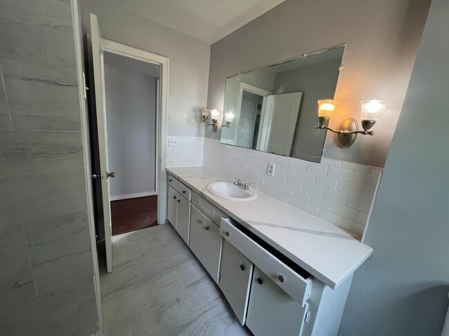 Building Photo - 20649 E American Ave