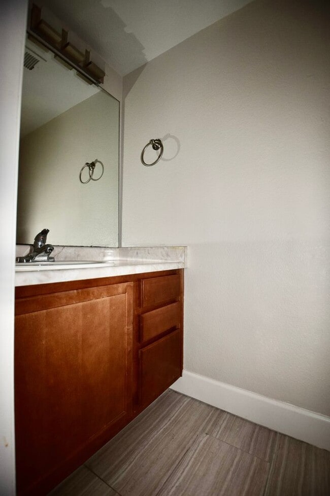 Building Photo - Beautiful 2 bed 2.5 bath Townhouse in Mesa!