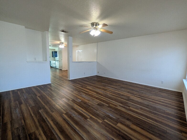 Building Photo - 10726 Shaenview