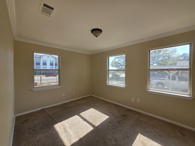 Building Photo - 3106 Fallwell Ln