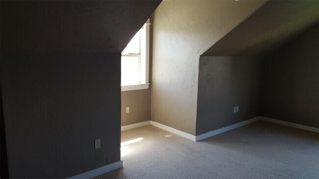 Building Photo - 146 Kimball Ave