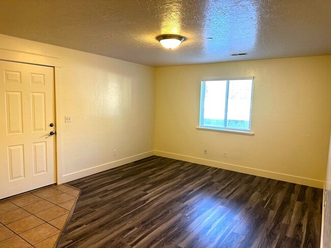 Building Photo - 580 S Center St