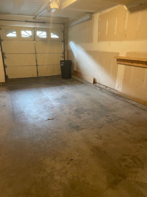 Building Photo - 1029 Mammoth Rd