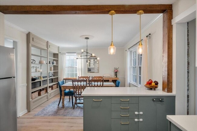 Building Photo - 537 Braxton Ave