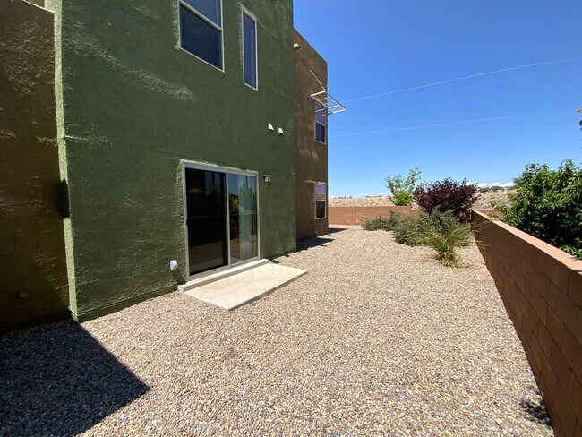 Building Photo - 4 Bedroom Home Available in Juan Tabo Hills!