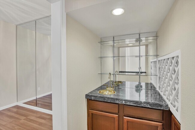 Building Photo - 7447 Cambridge St