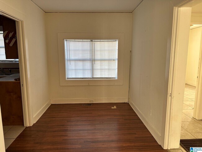 Building Photo - 4a S Church Ave