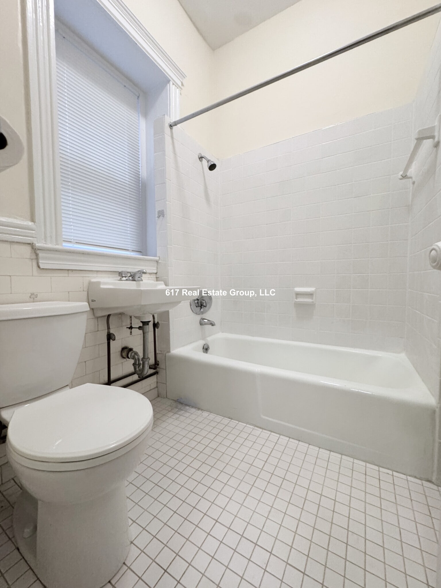 Building Photo - 29 Park Dr