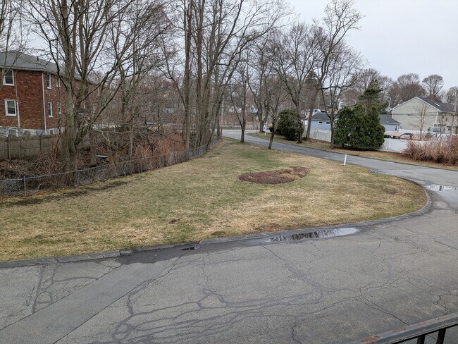 Building Photo - 83R Hobart St