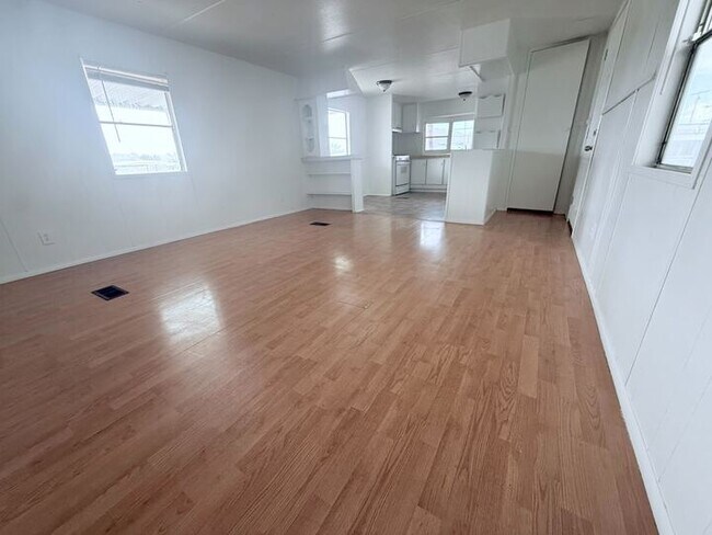 Building Photo - 3601 E Wyoming Ave