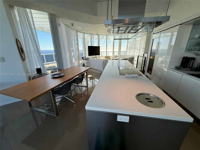 Building Photo - 18101 Collins Ave