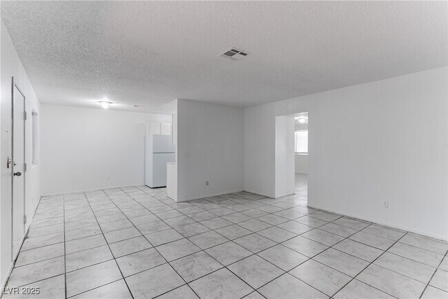 Building Photo - 312 E Tonopah Ave
