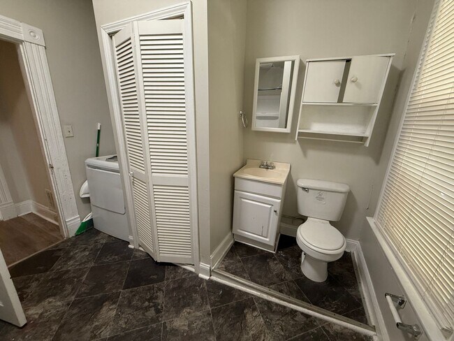 Building Photo - 376 Park Ave