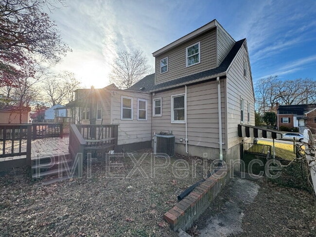 Building Photo - 2204 Ramblewood Dr