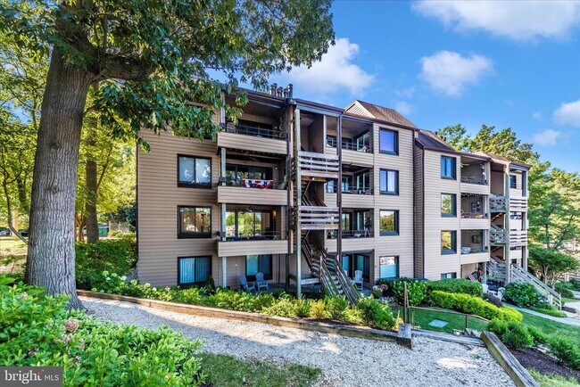 Building Photo - 5 President Point Dr