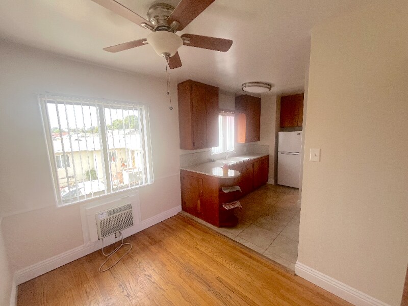 Building Photo - 515 W G St