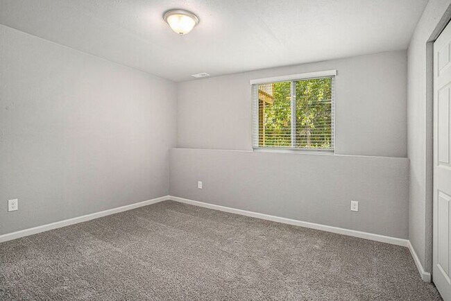 Building Photo - 3143 Alder Dr SW