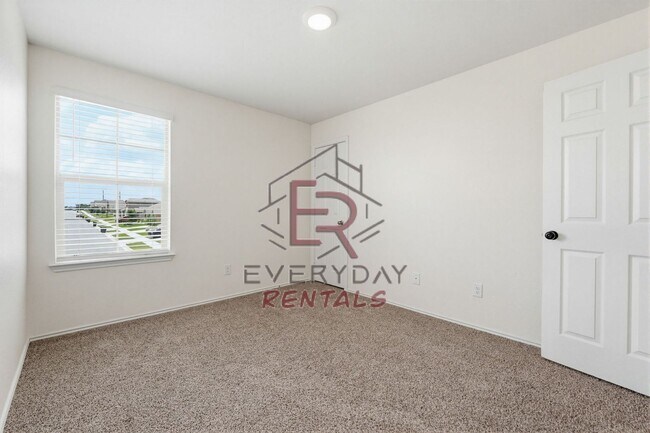 Building Photo - 4 bedroom 3 bath