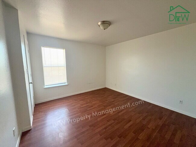 Building Photo - 809 W Walnut St