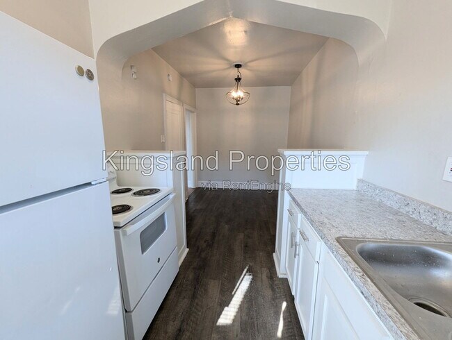Building Photo - 3864 S Spring Ave