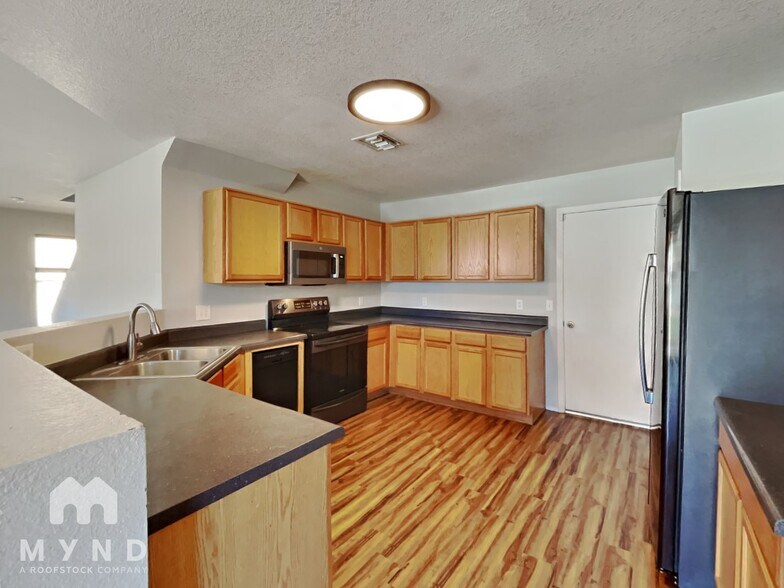 Building Photo - 5748 S Manta Ray Rd