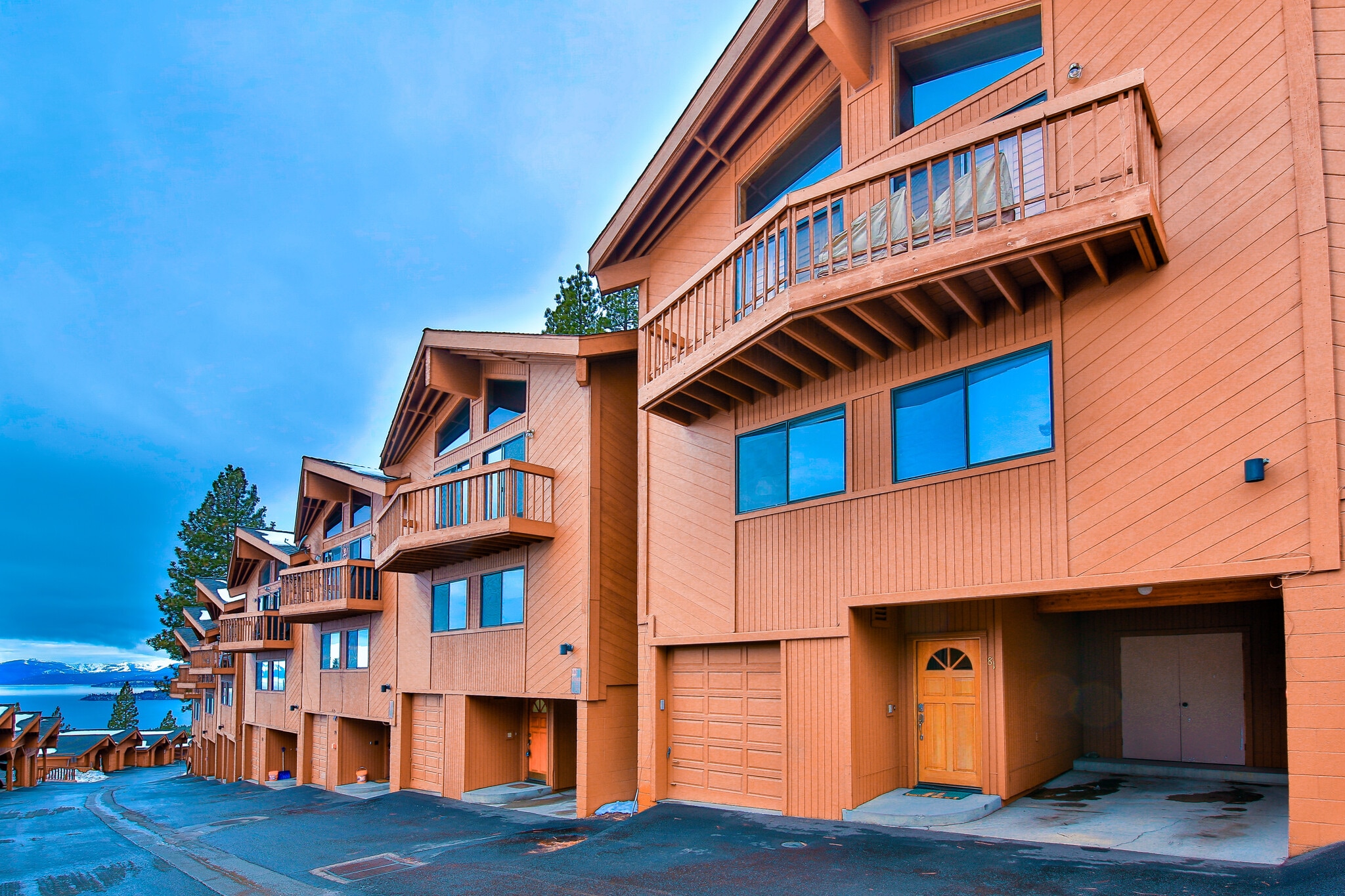 Front - 400 Fairview Blvd