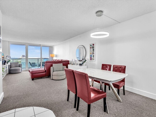 Building Photo - 100 Bayview Dr