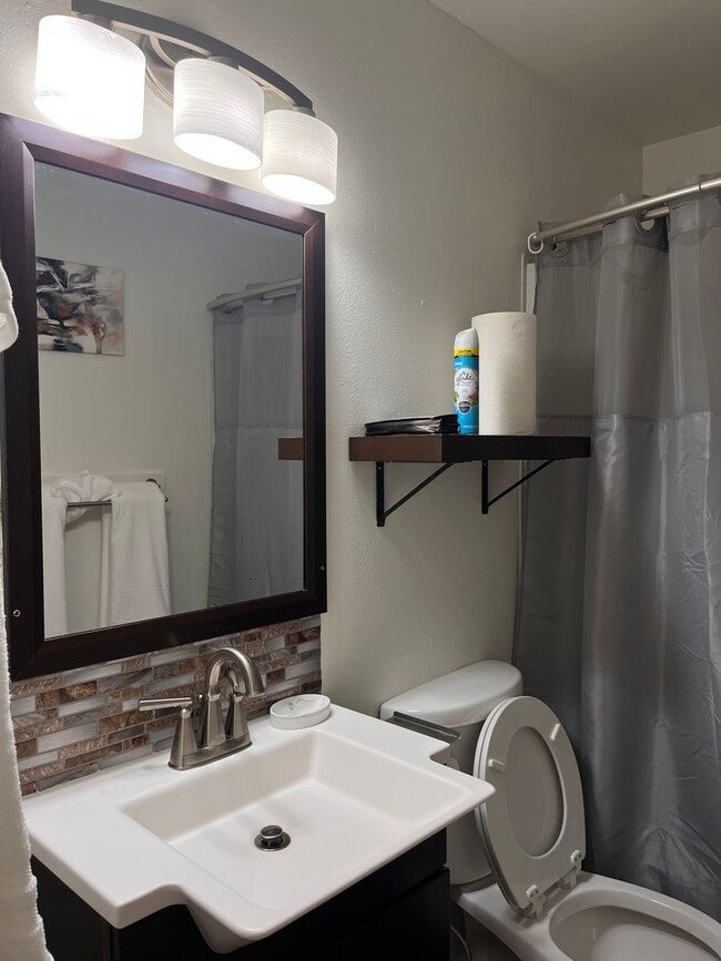 Building Photo - Bradley Short Term Rental