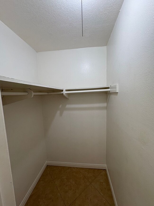 Building Photo - Huge 3 Bedroom 2 Bathroom in Resort Style Community in Mission Valley