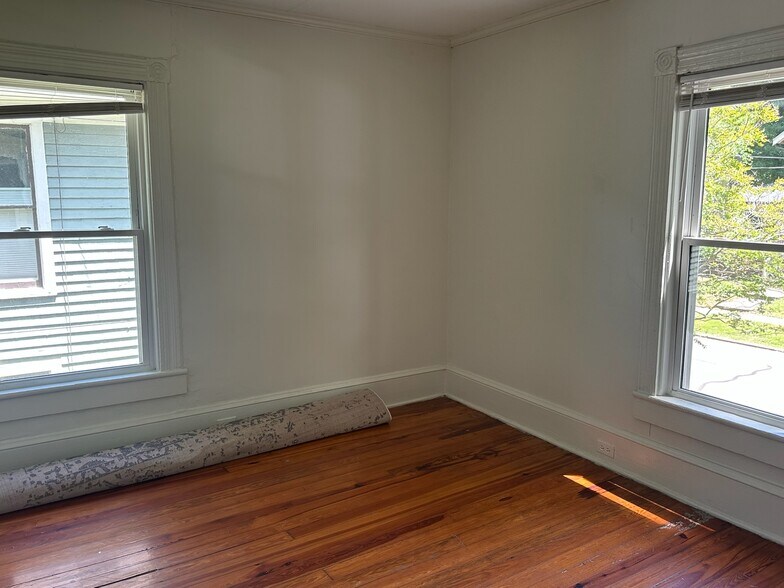 Upstairs 14x10 bedroom - 805 Onslow St