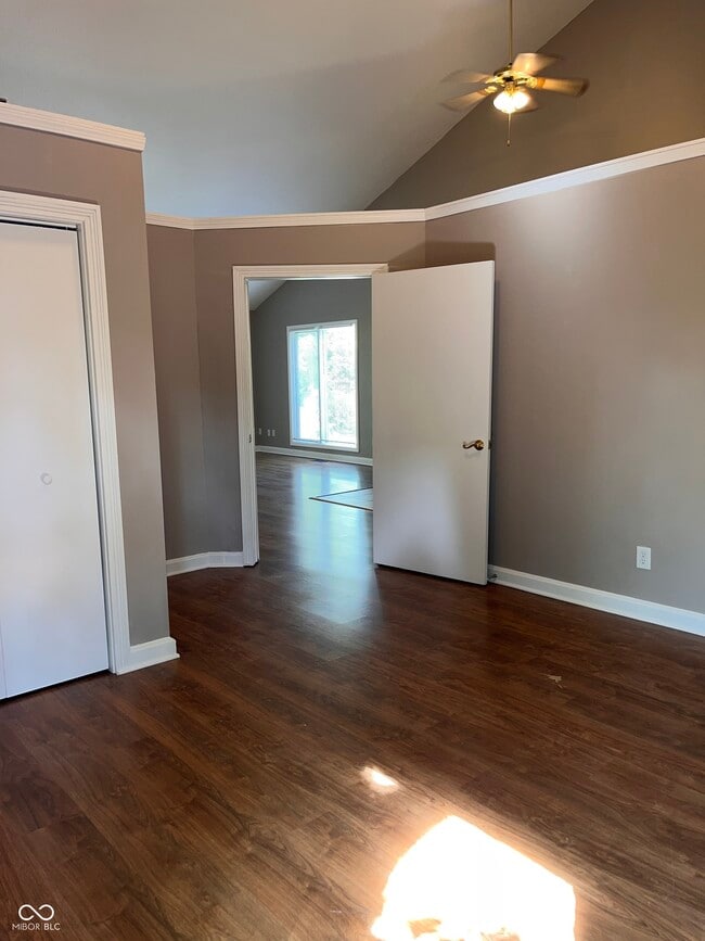 Building Photo - 945 Fox Hill Dr