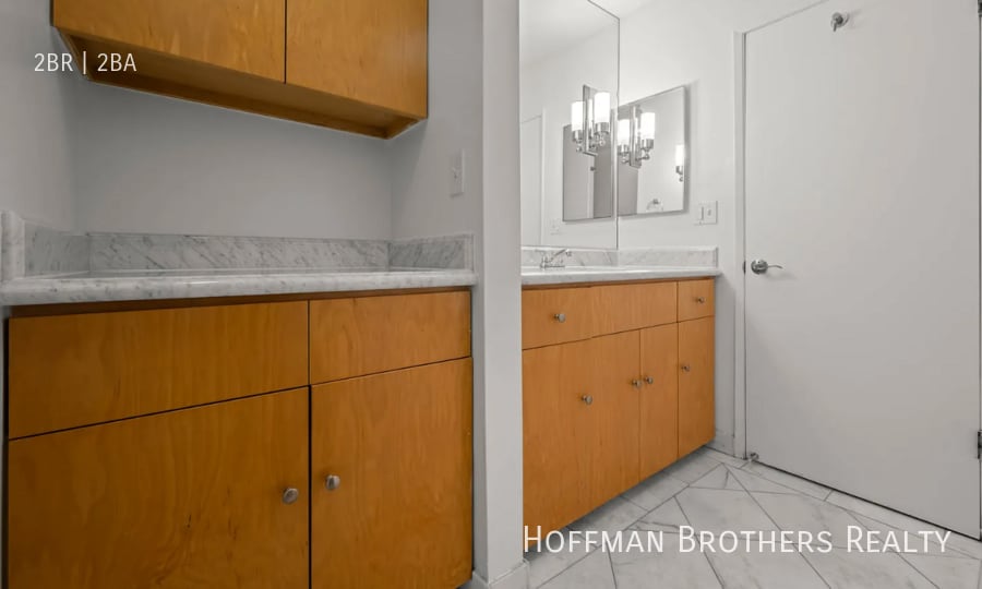 Building Photo - 1033 3rd St