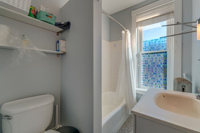 Building Photo - 119 Olive St