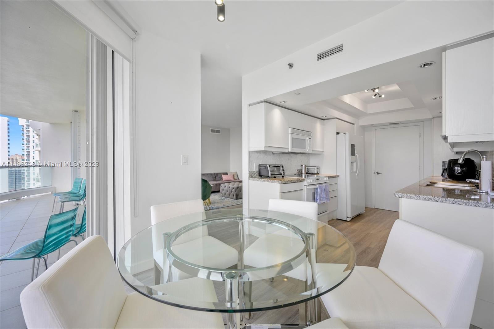 Building Photo - 7000 Island Blvd