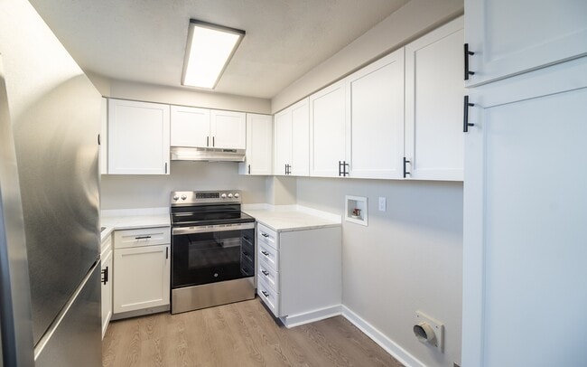 Building Photo - (PAST) 3035 17th Ave