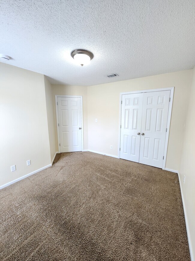 Building Photo - 1239 Askew Dr