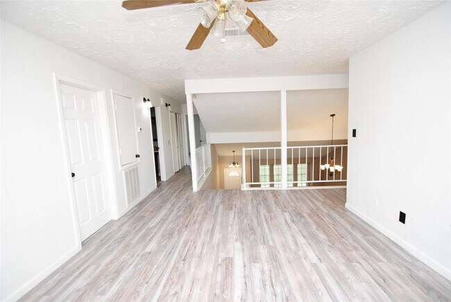 Building Photo - 13507 White Cliff Dr